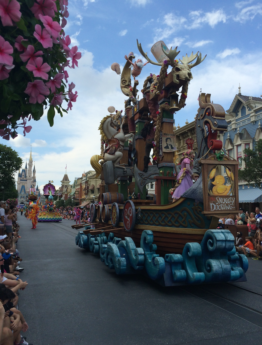 O Festival of Fantasy, o desfile principal do Magic Kingdom