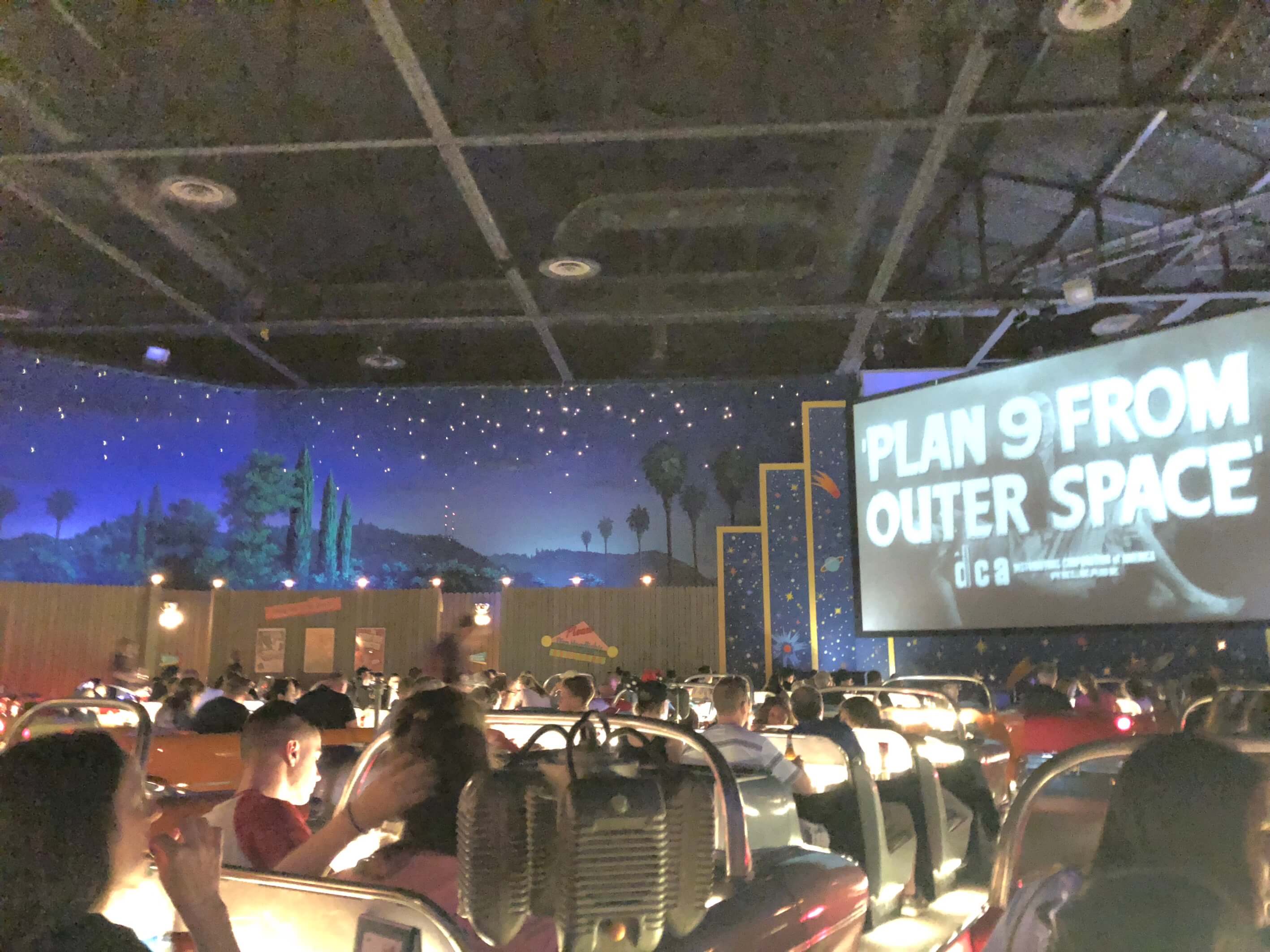 Por dentro do Sci-fi dinner, restaurante do Disney Hollywood Studios