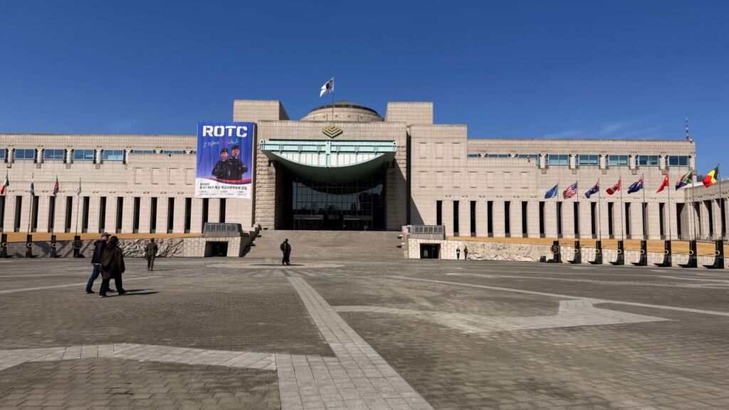 frente do museu da guerra em Seul